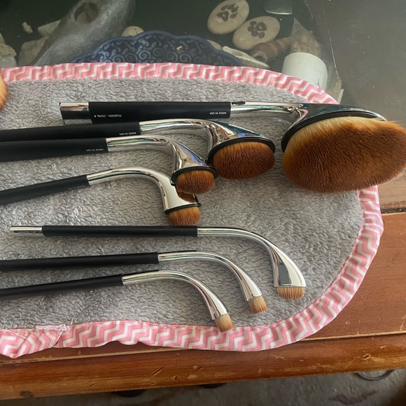 SOLD—Artis Fluenta/Elite brush lot - Picture 2 of 8